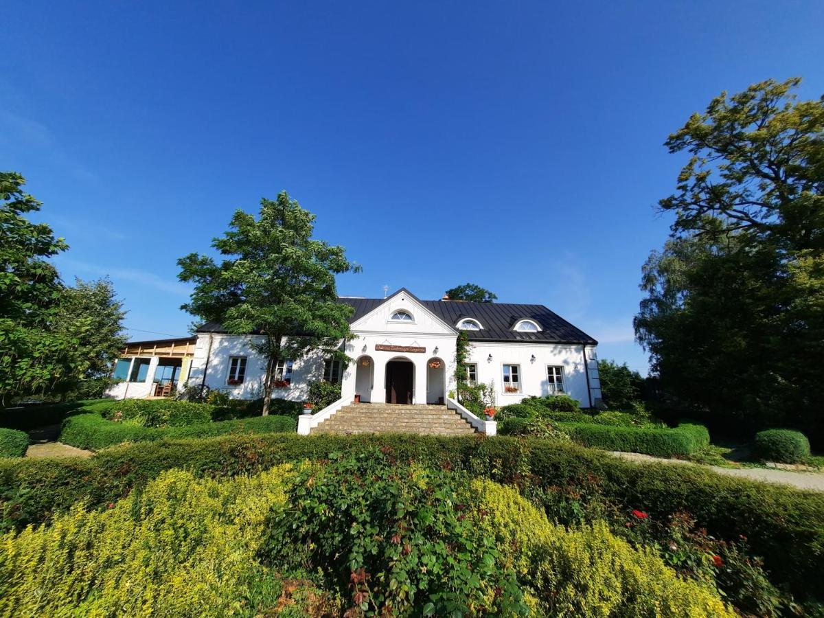 Dwor Na Wichrowym Wzgorzu Bed & Breakfast Przybysławice Екстериор снимка