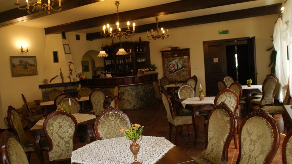 Dwor Na Wichrowym Wzgorzu Bed & Breakfast Przybysławice Екстериор снимка