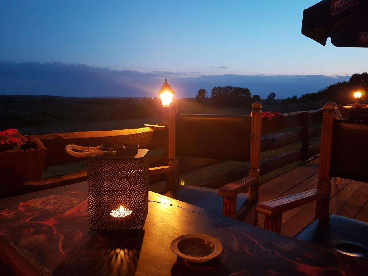 Dwor Na Wichrowym Wzgorzu Bed & Breakfast Przybysławice Екстериор снимка