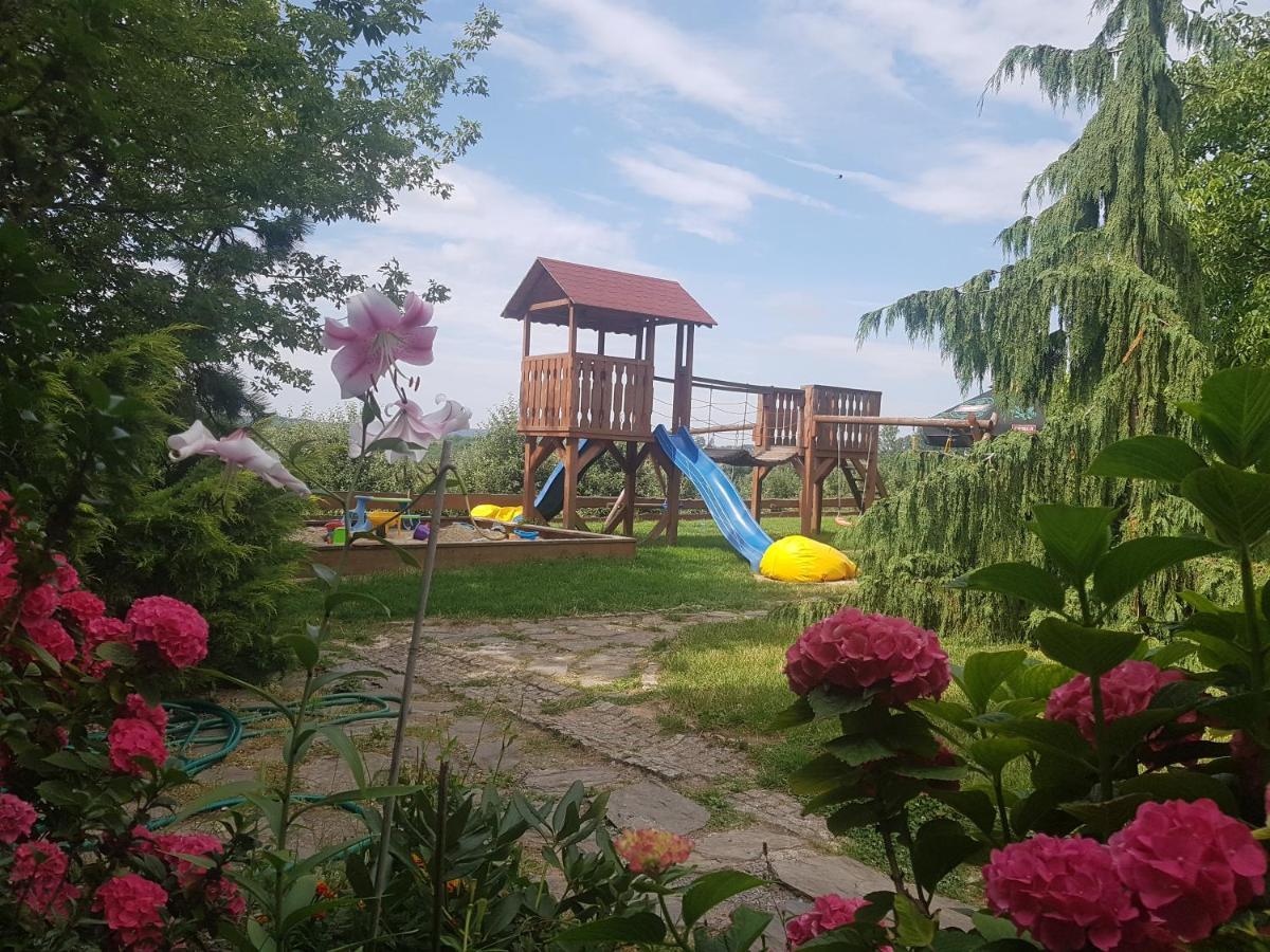 Dwor Na Wichrowym Wzgorzu Bed & Breakfast Przybysławice Екстериор снимка